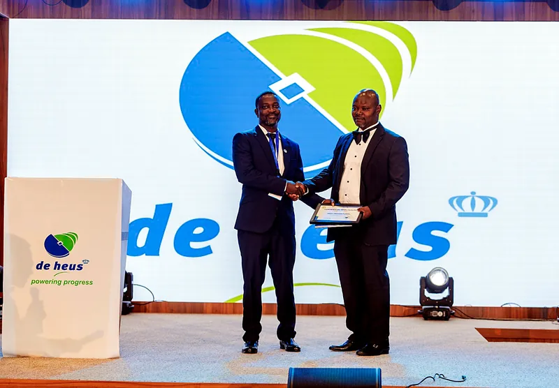 Award presentation on stage at a De Heus event